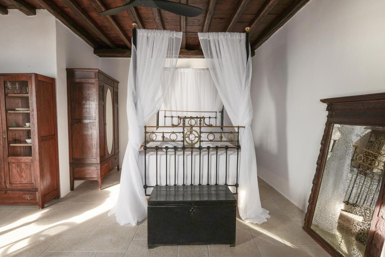 Castrum Traditional Sunset Suites Plaka  Exterior photo