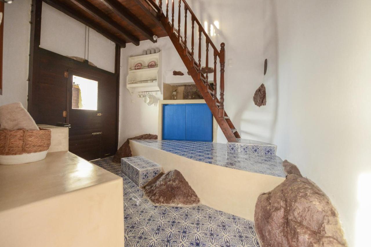 Castrum Traditional Sunset Suites Plaka  Exterior photo