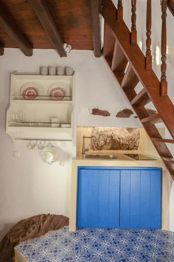 Castrum Traditional Sunset Suites Plaka  Exterior photo
