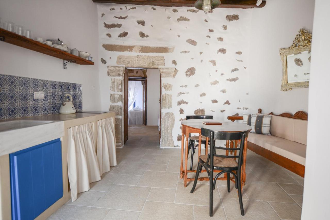 Castrum Traditional Sunset Suites Plaka  Exterior photo