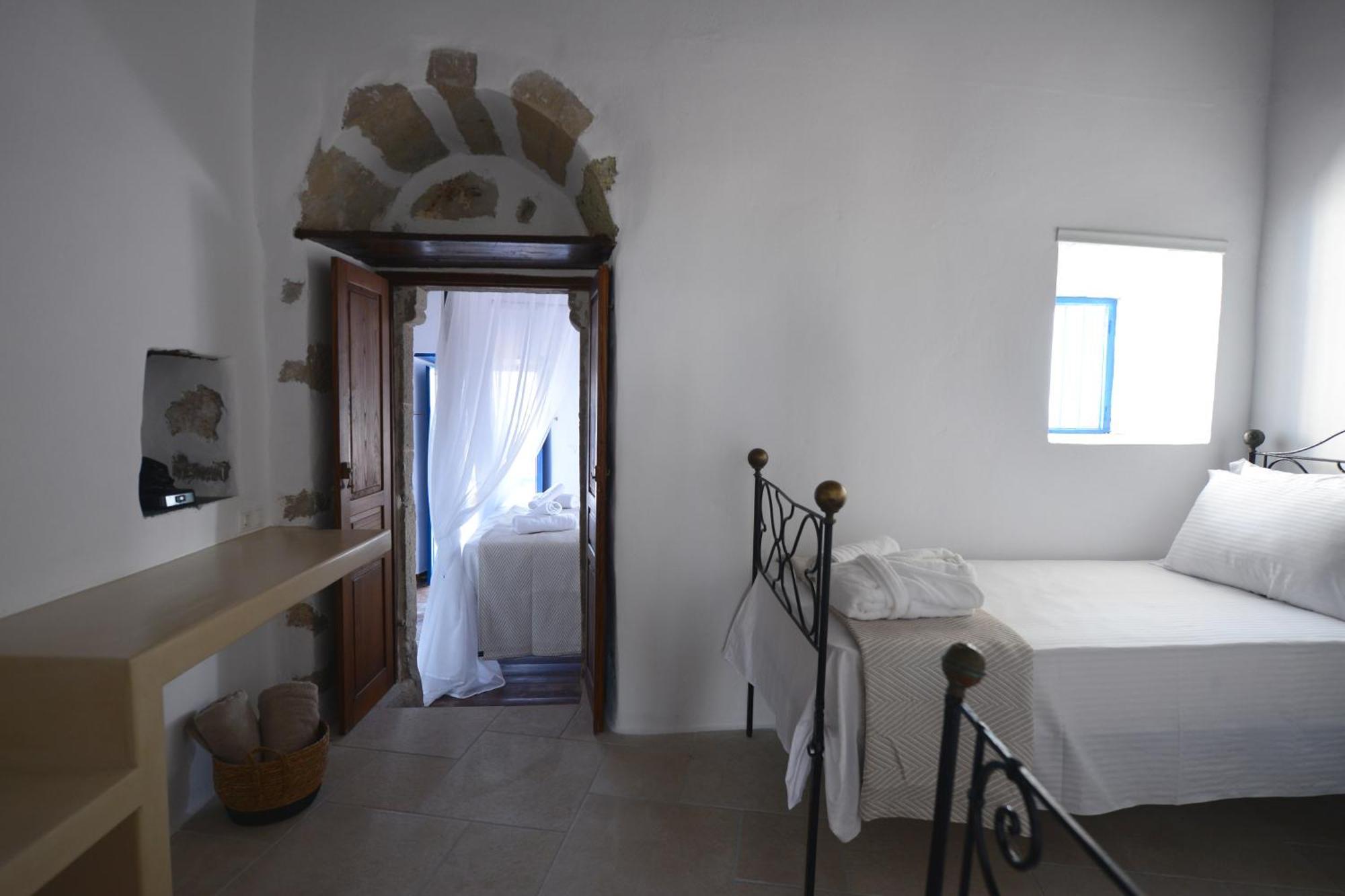Castrum Traditional Sunset Suites Plaka  Exterior photo